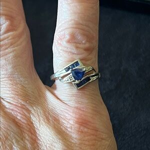 10k white Gold & Sapphire ring THL Size 6.25